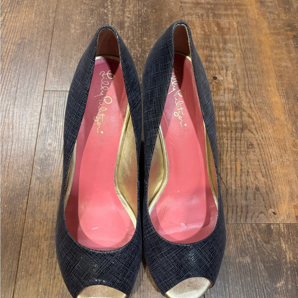 Lilly Pulitzer Navy Peep Toe Heels with Pink Insole - Picture 2 of 6